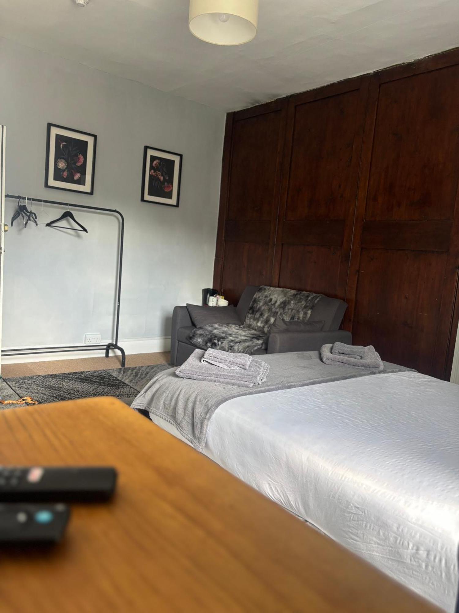 Bed and breakfast Three Tuns Ashwell Extérieur photo
